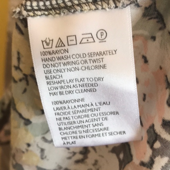 {Kimchi Blue} Asymmetrical Floral Tank Medium - Picture 6 of 7